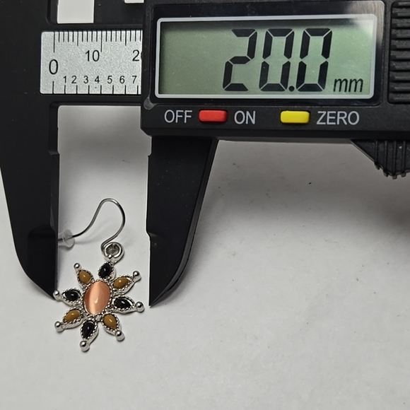 Vintage CHAPS Silvertone Flower Dangle Pierced Earrings Black Taupe Brown Stone - Picture 7 of 8